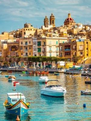 auf Malta Hafen mit Booten skrivanek