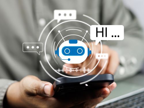 Smartphone mit Chatbot und Sprechblasen, symbolisiert KI Kommunikation barrierefreie Kommunikation Ubersetzungsburo Berlin