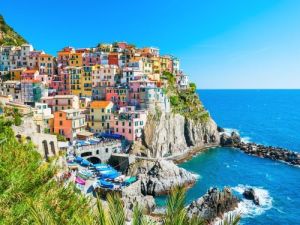 Schoner Blick uber die Stadt Manarola Cinque Terre Ligurien Italien hallo auf italienisch ubersetzungsburo berlin