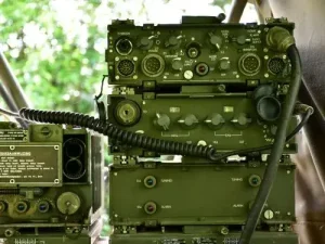 Militärisches Kommunikationssystem für verschlüsselte Datenübertragung und Blue Force Tracking im Einsatz Militärisches Kommunikationssystem für verschlüsselte Datenübertragung und Blue Force Tracking im Einsatz